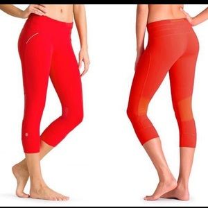 Athleta Relay Capri Crop Leggings Size Large Tall Red